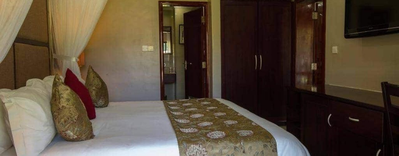 A-ZAMBEZI-RIVER-LODGE-7