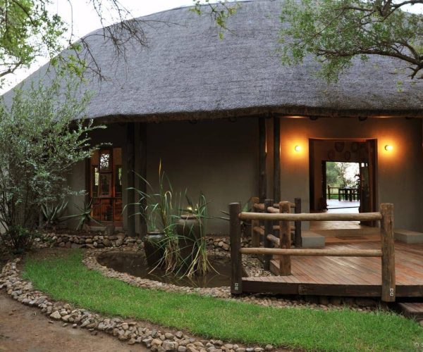 BLACK-RHINOS-GAME-LODGE-2