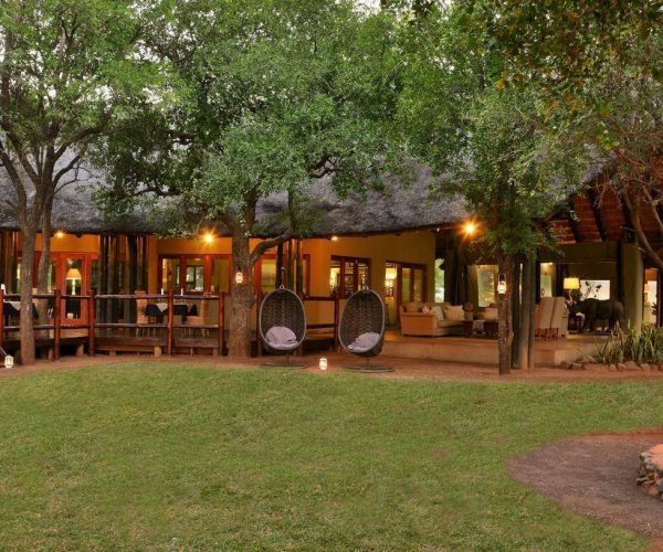 BLACK-RHINOS-GAME-LODGE-3