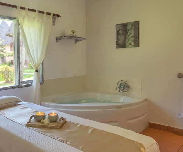 Baobab-Spa-Jacuzzi-1200x900