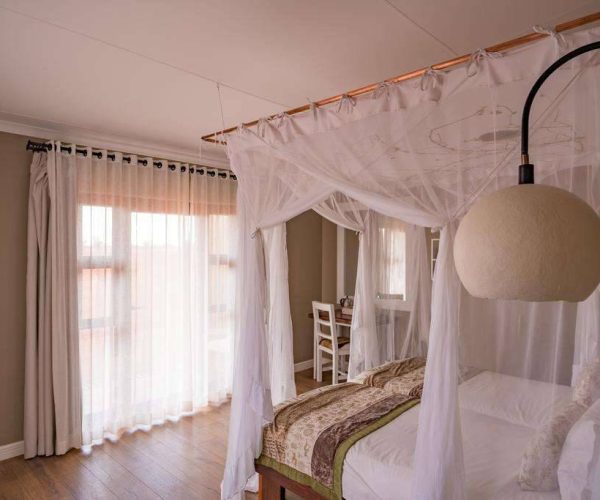 KALAHARI-ANIB-LODGE-1