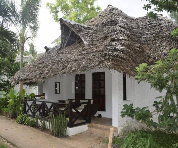 LANGI-LANGI-BEACH-BUNGALOWS-3