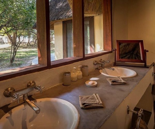 LUANGWA-RIVER-CAMP-4