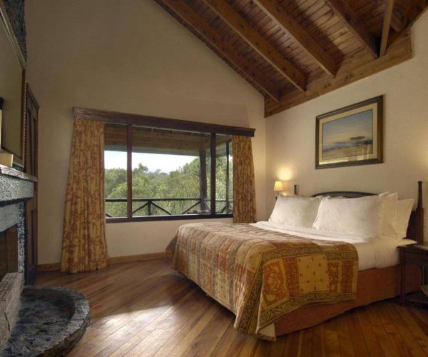 MONT-KENYA-SAFARI-CLUB-12