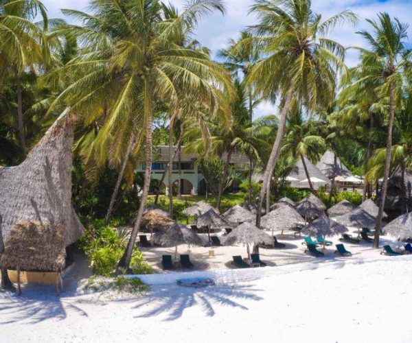 PINEWOOD-BEACH-RESORT-SPA-6