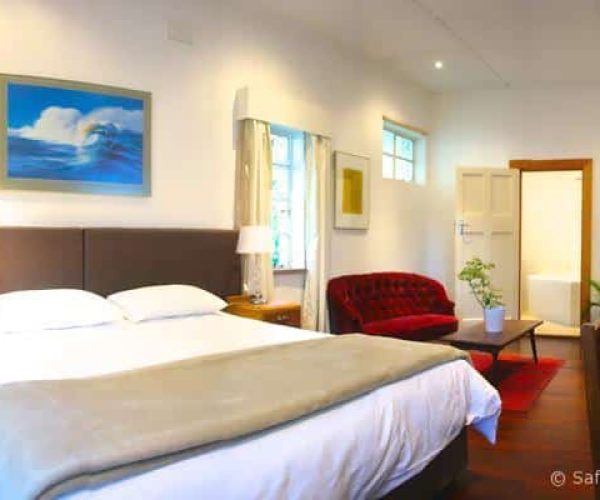 TRAVELLERS-GUEST-HOUSE-1