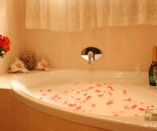 TRAVELLERS-GUEST-HOUSE-2