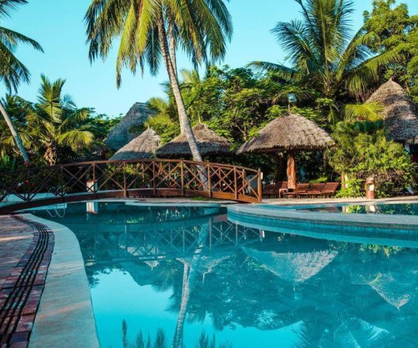 UROA-BAY-BEACH-RESORT-2